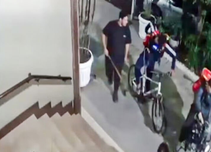 Seguranças que espancaram ciclista em Copacabana continuam presos por decisão judicial