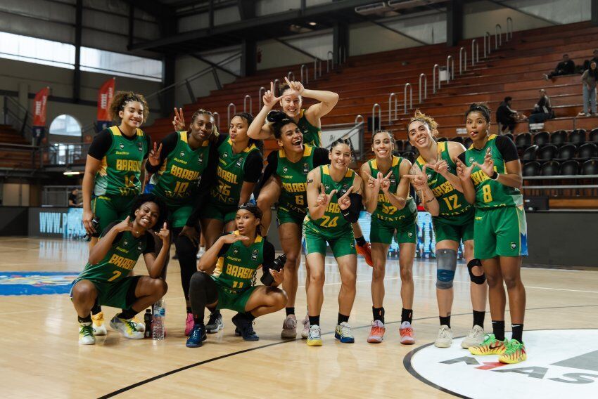 Seleção brasileira feminina de basquete estreia com goleada sobre o Chile na Argentina