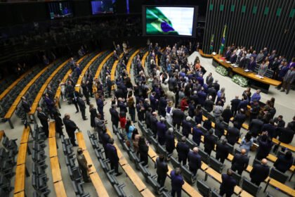 Taxa das blusinhas mobiliza Câmara em votação decisiva sob pressão do calendário
