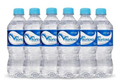 Água mineral da marca Vitoriosa é retirada do mercado após presença de coliformes