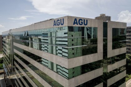 Andrei Rodrigues: AGU aciona Fachin para travar o afastamento do chefe da Polícia Federal