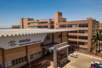 Anvisa veta publicidade de caneta emagrecedora Semavy após veiculação em aeroporto