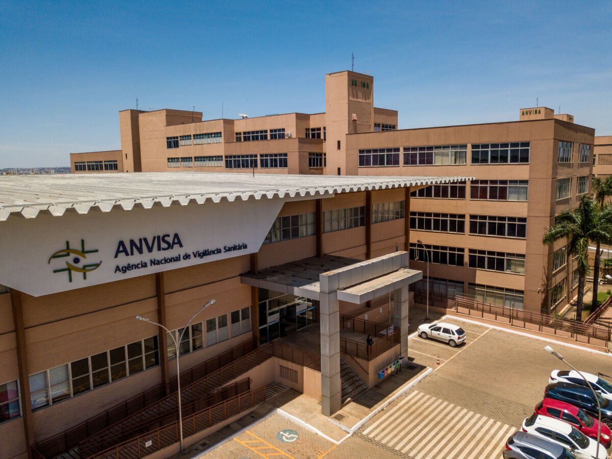Anvisa veta publicidade de caneta emagrecedora Semavy após veiculação em aeroporto