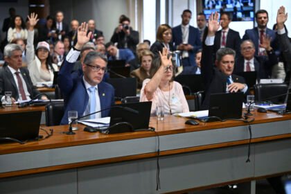 CCJ do Senado aprova texto-base da PEC da Segurança Pública em votação simbólica