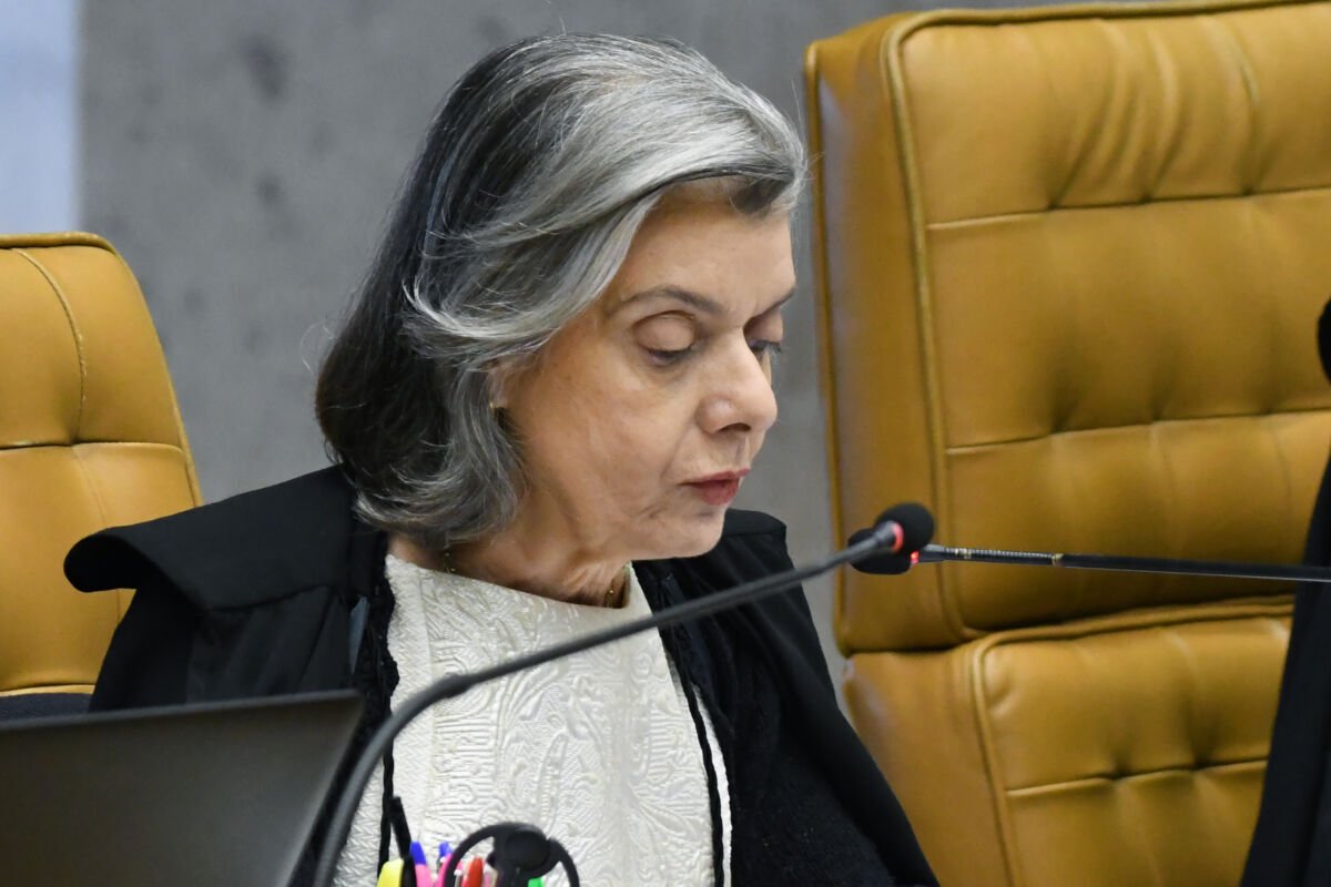 Cármen Lúcia lamenta impacto do STF na estabilidade cívica do país durante crise interna