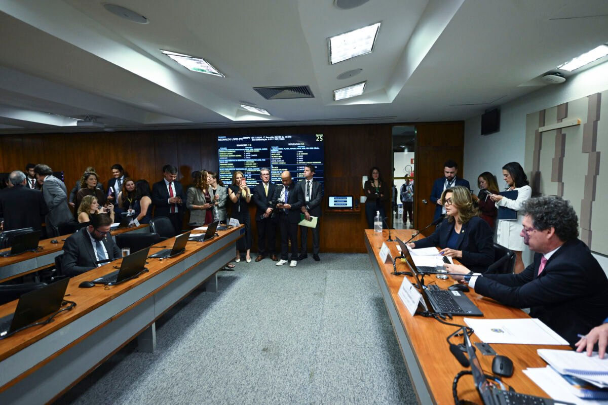 Comissão Mista do Congresso derruba imposto de 20% para compras internacionais de até US$ 50