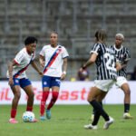 Corinthians vence Bahia na Fonte Nova e larga na frente por vaga na final do Brasileirão