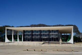 Edson Fachin estabelece prazo para PGR opinar sobre desdobramentos do caso INSS e Master