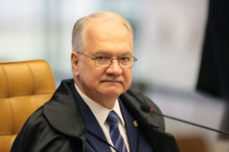 Edson Fachin ordena que André Mendonça derrube sigilo integral sobre apurações do caso Master