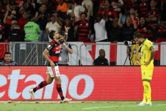 Flamengo reduz distância para o Palmeiras no topo da tabela após vitória sobre o Mirassol