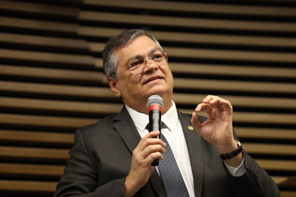 Flávio Dino ordena revisão das normas da CVM sob suspeita de fragilidade na fiscalização