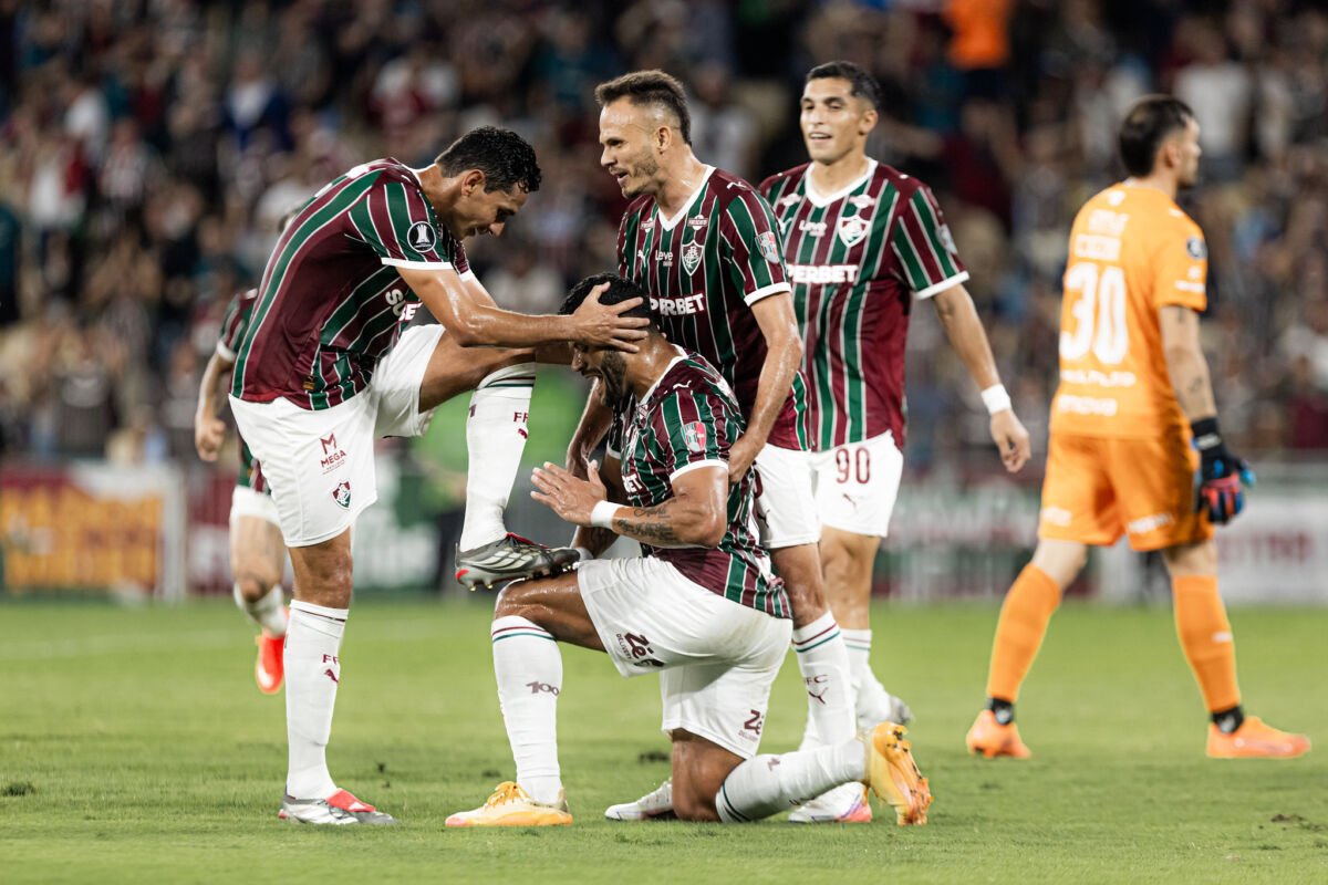 Fluminense vence Platense por 2 a 0 e larga na frente por vaga na semifinal da Libertadores