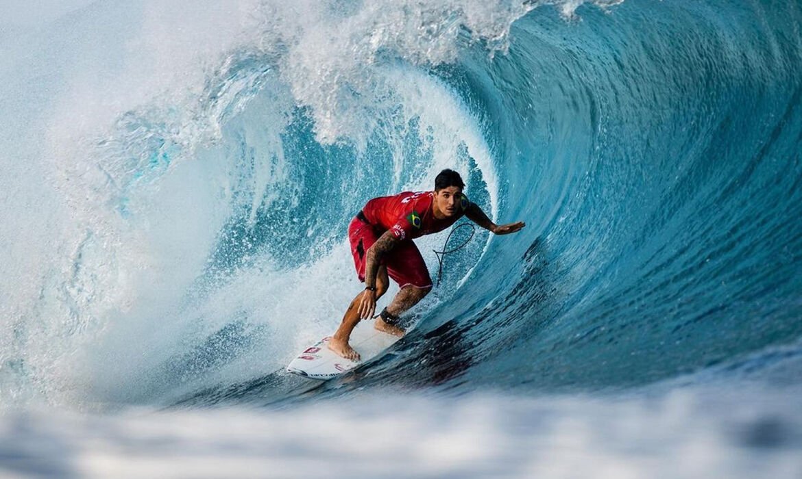 Gabriel Medina conquista nota máxima em Fiji mas encerra etapa da WSL como vice-campeão