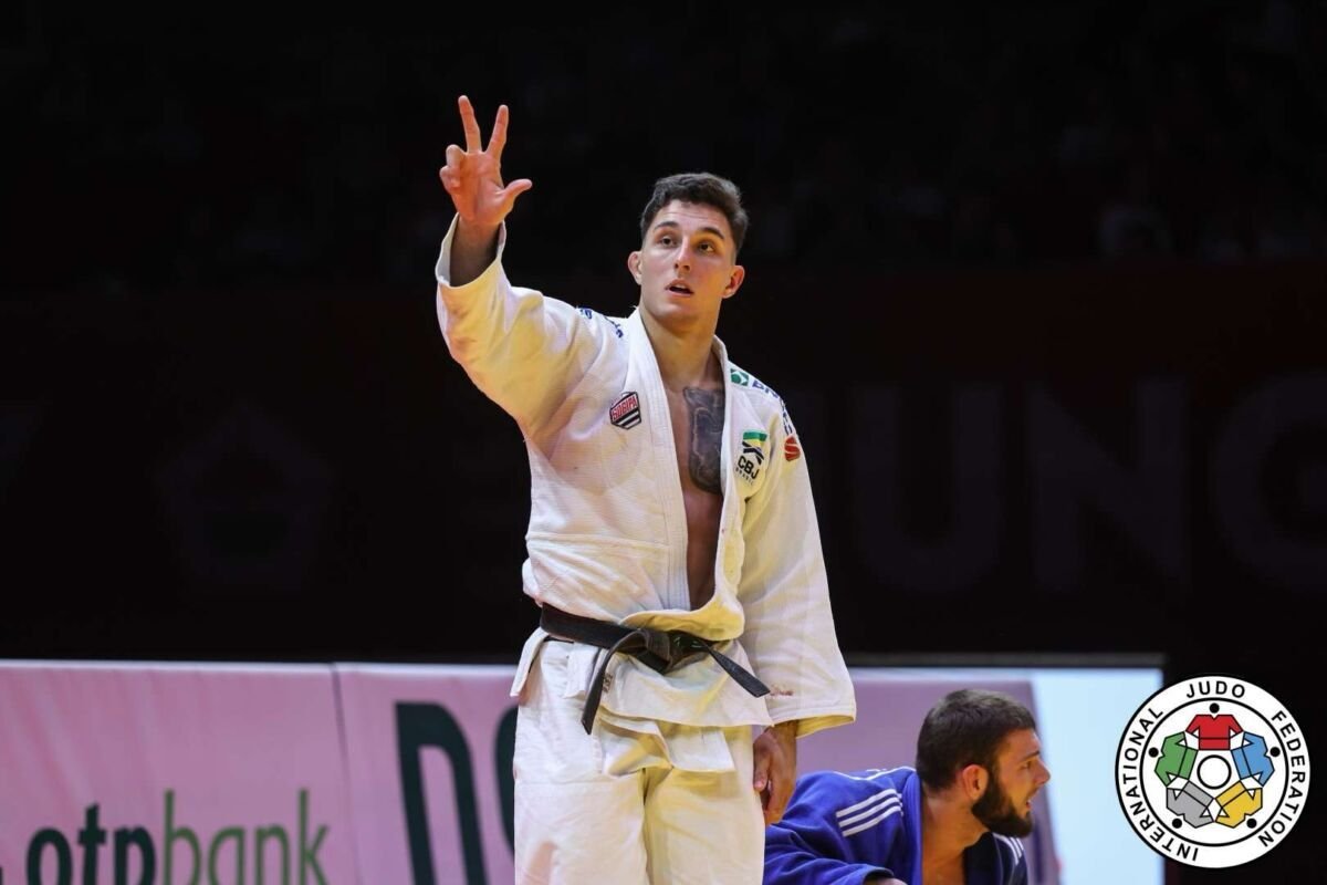 Guilherme Schimidt conquista o ouro em Budapeste e garante medalha dourada no judô