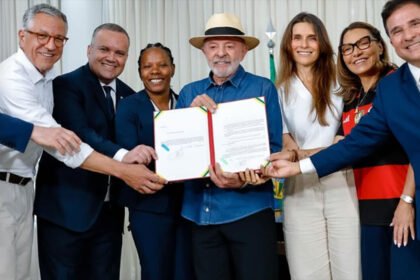Lula sanciona lei que estabelece diretrizes permanentes para o futebol feminino no Brasil