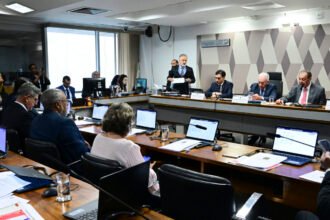 PEC que extingue a jornada 6x1 avança na CCJ do Senado após votação simbólica