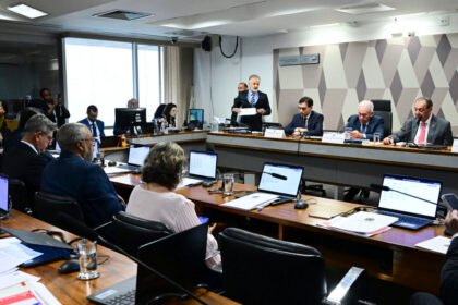 PEC que extingue a jornada 6x1 avança na CCJ do Senado após votação simbólica
