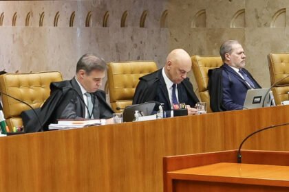 Pedido de vista de Flávio Dino paralisa julgamento sobre ministros no STF