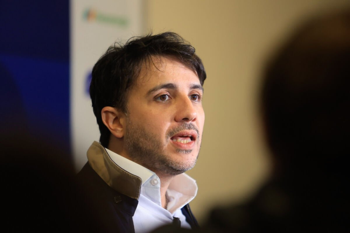Renan Santos propõe fim do Bolsa Família e intervenção federal em municípios