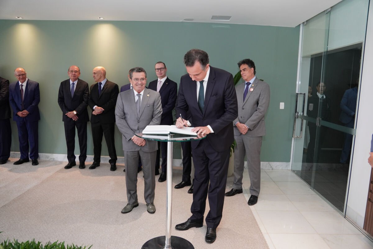 Rodrigo Pacheco assume cadeira de ministro no TCU após deixar presidência do Senado