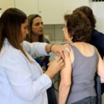 SUS disponibiliza vacina pneumocócica 20 para idosos com 85 anos ou mais