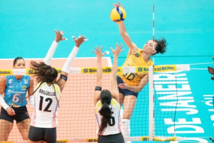 Seleção brasileira de vôlei feminino atropela Venezuela em estreia no Maracanãzinho