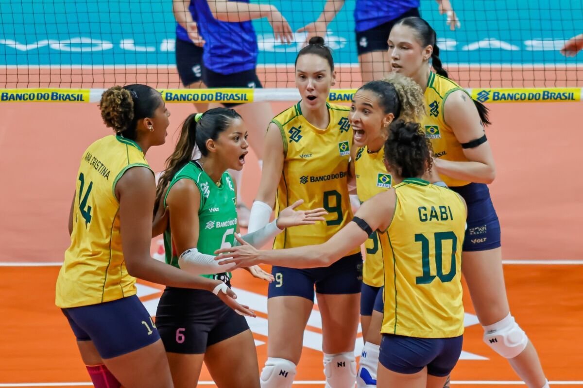 Seleção brasileira feminina de vôlei busca vaga olímpica contra Argentina no Maracanãzinho