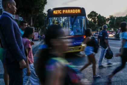 Solidão e esgotamento mental afastam 30 milhões de eleitores brasileiros das urnas