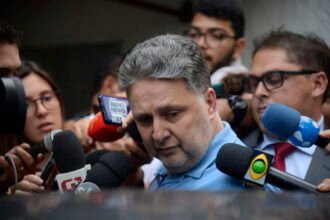 TRE-RJ barra candidatura de Anthony Garotinho ao governo do estado por unanimidade