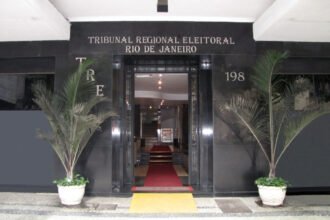 Val Ceasa tem registro de candidatura cassado pelo TRE-RJ por suspeita de elo com facção