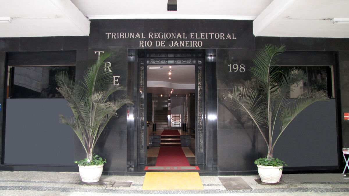 Val Ceasa tem registro de candidatura cassado pelo TRE-RJ por suspeita de elo com facção