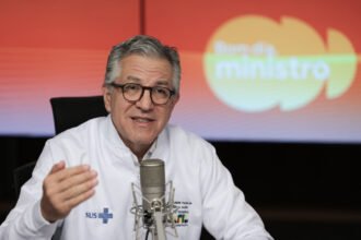 Alexandre Padilha aciona a Justiça contra a revista Veja por fake news sobre Lula