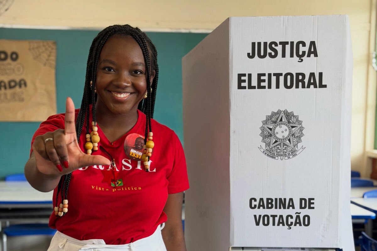 Ana Elisa Santos Silva, estudante de 21 anos, torna-se a deputada federal mais jovem eleita
