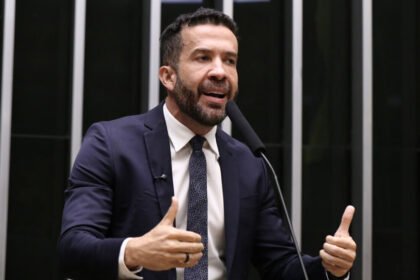 André Janones dá entrada em UTI de hospital paulistano após diagnóstico de arritmia