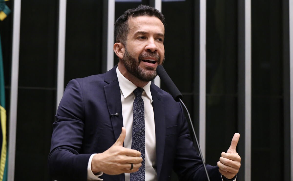 André Janones dá entrada em UTI de hospital paulistano após diagnóstico de arritmia