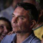 André Mendonça multa Flávio Bolsonaro por impulsionamento irregular contra Lula
