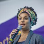 Apoiadores de Flávio Bolsonaro ironizam assassinato de Marielle Franco em ato no Rio