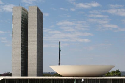 Câmara dos Deputados eleva teto de receita do MEI para R$ 140 mil até 2028
