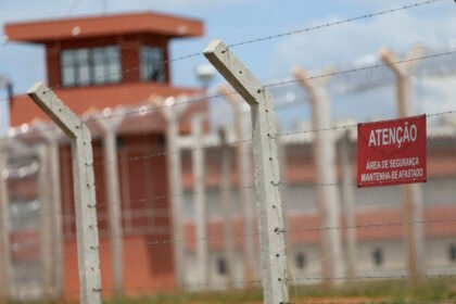 Celulares apreendidos em 107 presídios cortam a comunicação de detentos pelo país