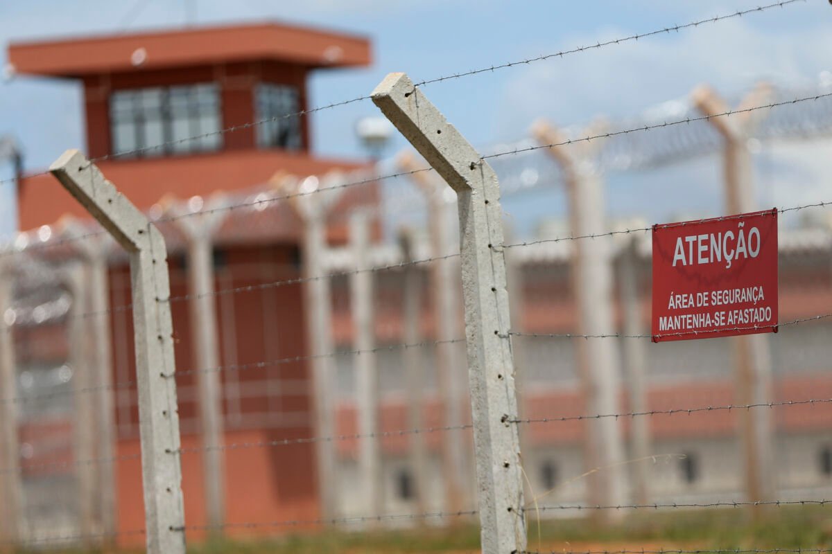 Celulares apreendidos em 107 presídios cortam a comunicação de detentos pelo país