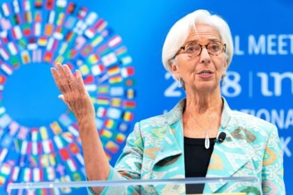 Christine Lagarde renuncia à presidência do Banco Central Europeu em meio a tensões políticas