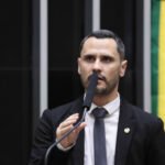 Cleitinho Azevedo conquista governo de Minas Gerais em vitória expressiva no 1º turno