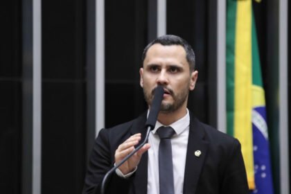 Cleitinho Azevedo conquista governo de Minas Gerais em vitória expressiva no 1º turno