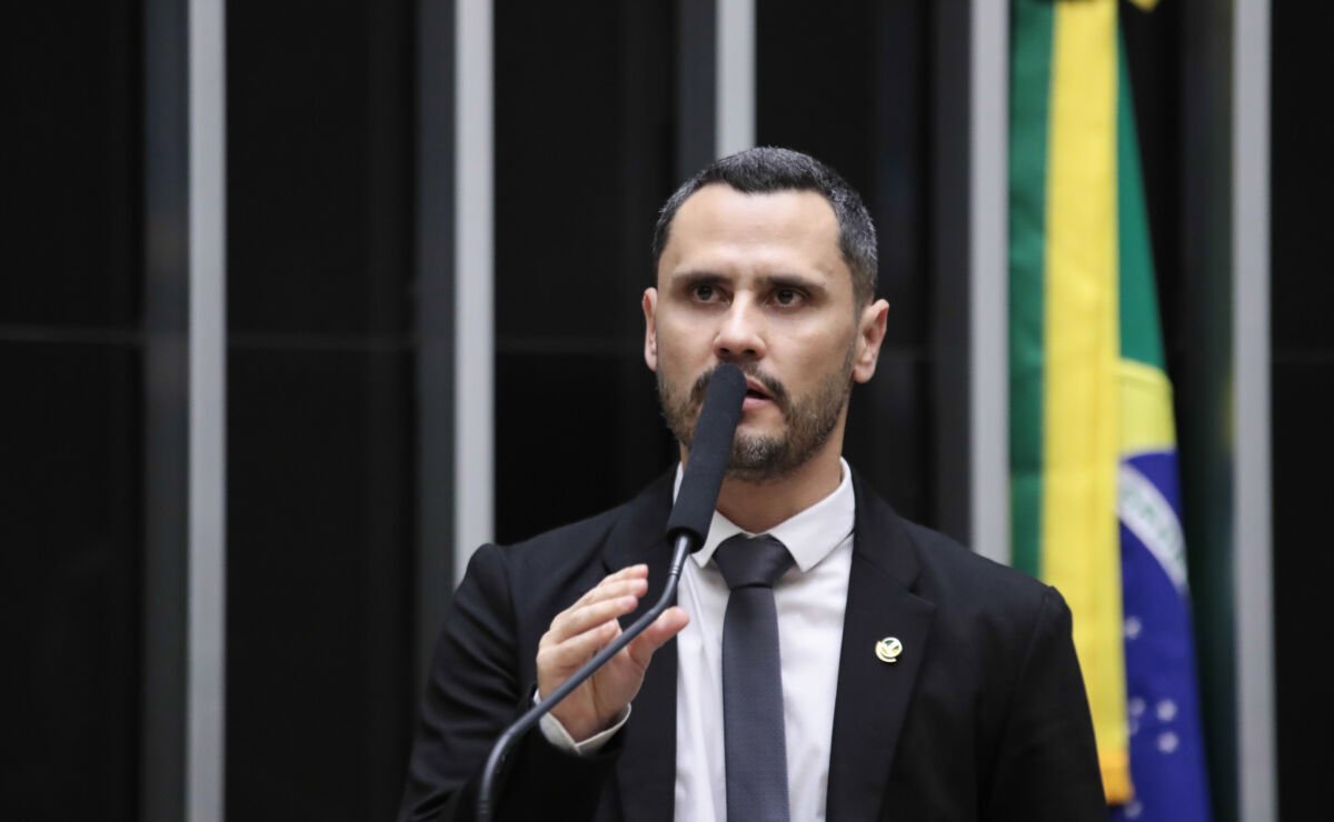 Cleitinho Azevedo conquista governo de Minas Gerais em vitória expressiva no 1º turno