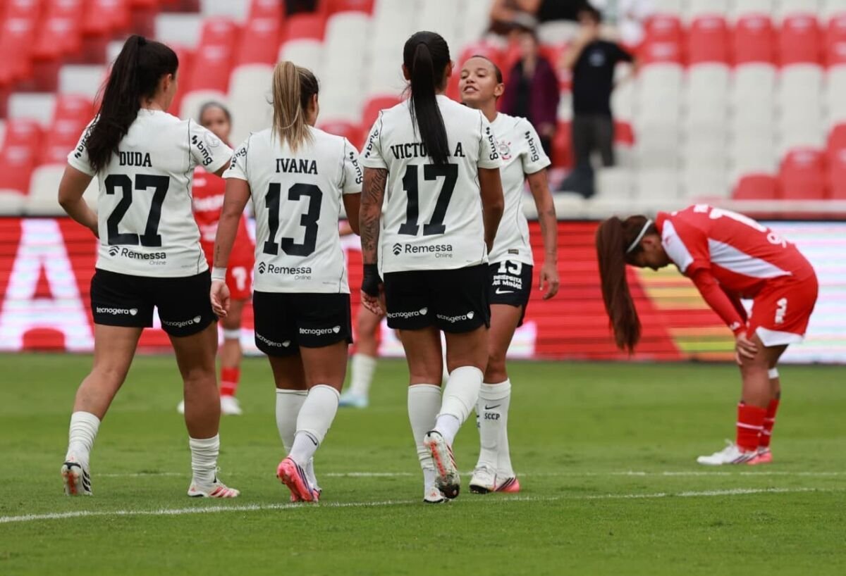 Corinthians supera o Santa Fe de virada e garante vaga na decisão da Libertadores