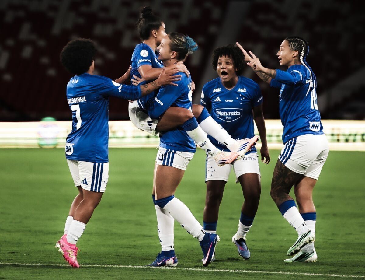 Cruzeiro supera desgaste da altitude e bate a LDU na estreia da Libertadores