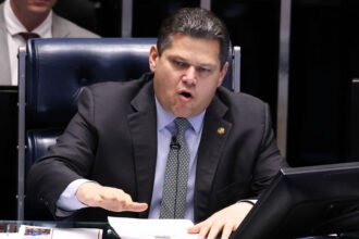 Davi Alcolumbre promulga nesta sexta PEC que extingue escala 6x1 em todo o Brasil