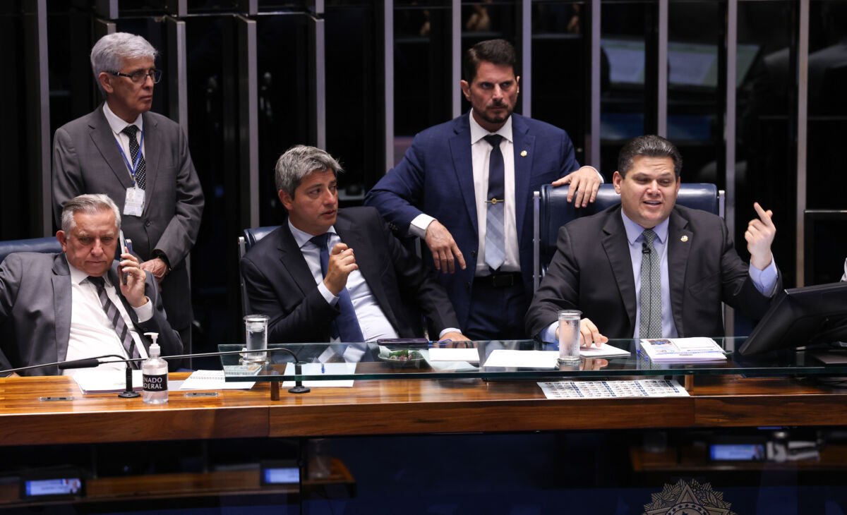 Davi Alcolumbre retira PEC da Segurança Pública da pauta de votações no Senado