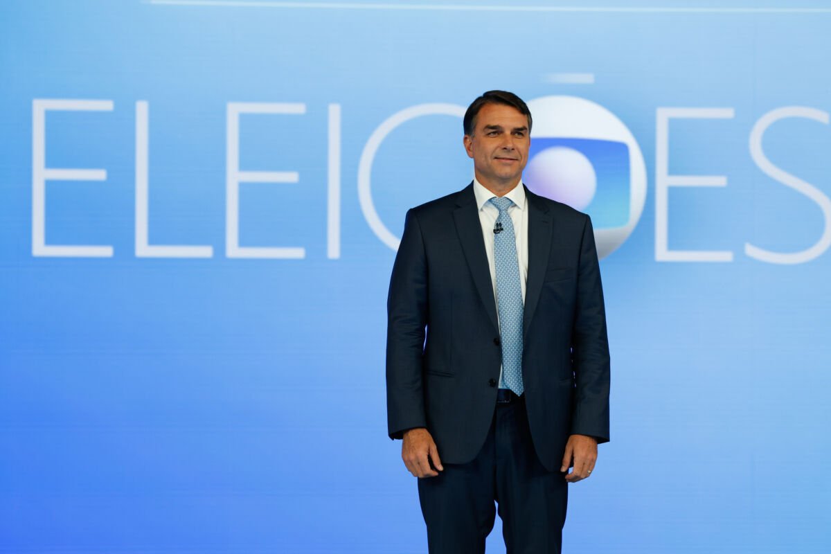 Debate na TV Globo expõe divergências entre Lula e Flávio Bolsonaro sobre segurança pública