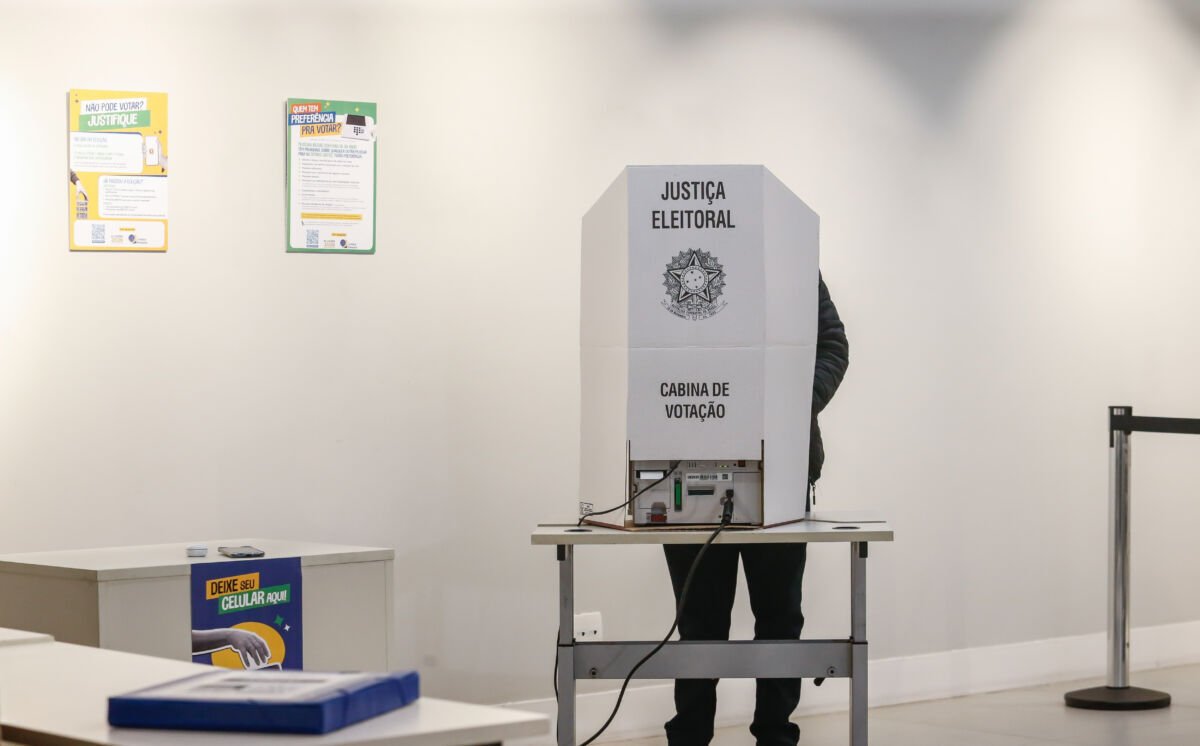 Eleições complementares e plebiscitos marcam o segundo turno em 15 municípios brasileiros